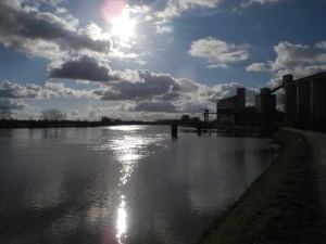 21. sun on the riverwalk to Old Lock