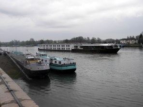 8. Totally dqarfing what are normally regarded as bIG barges around here