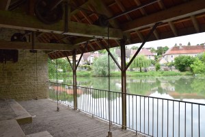 3. Lavoir with floor on pulleys!