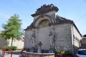 86. A very grand Lavoir