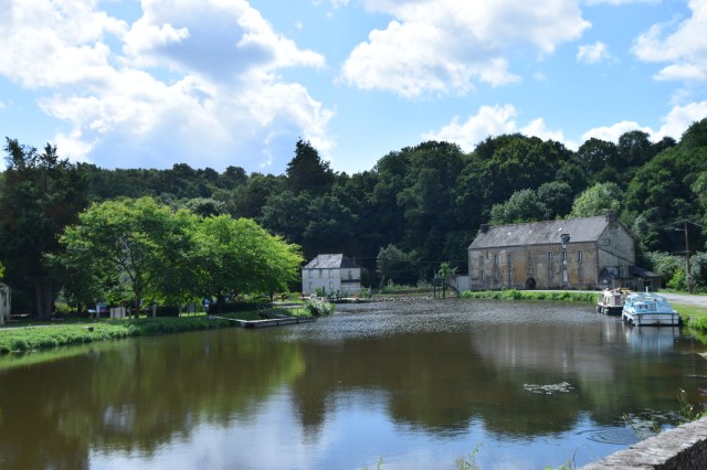 206. Lock and wier at Rohan